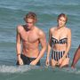 Cody Simpson az óceánban Miamiben a csajával, aki Gigi Hadid és modell