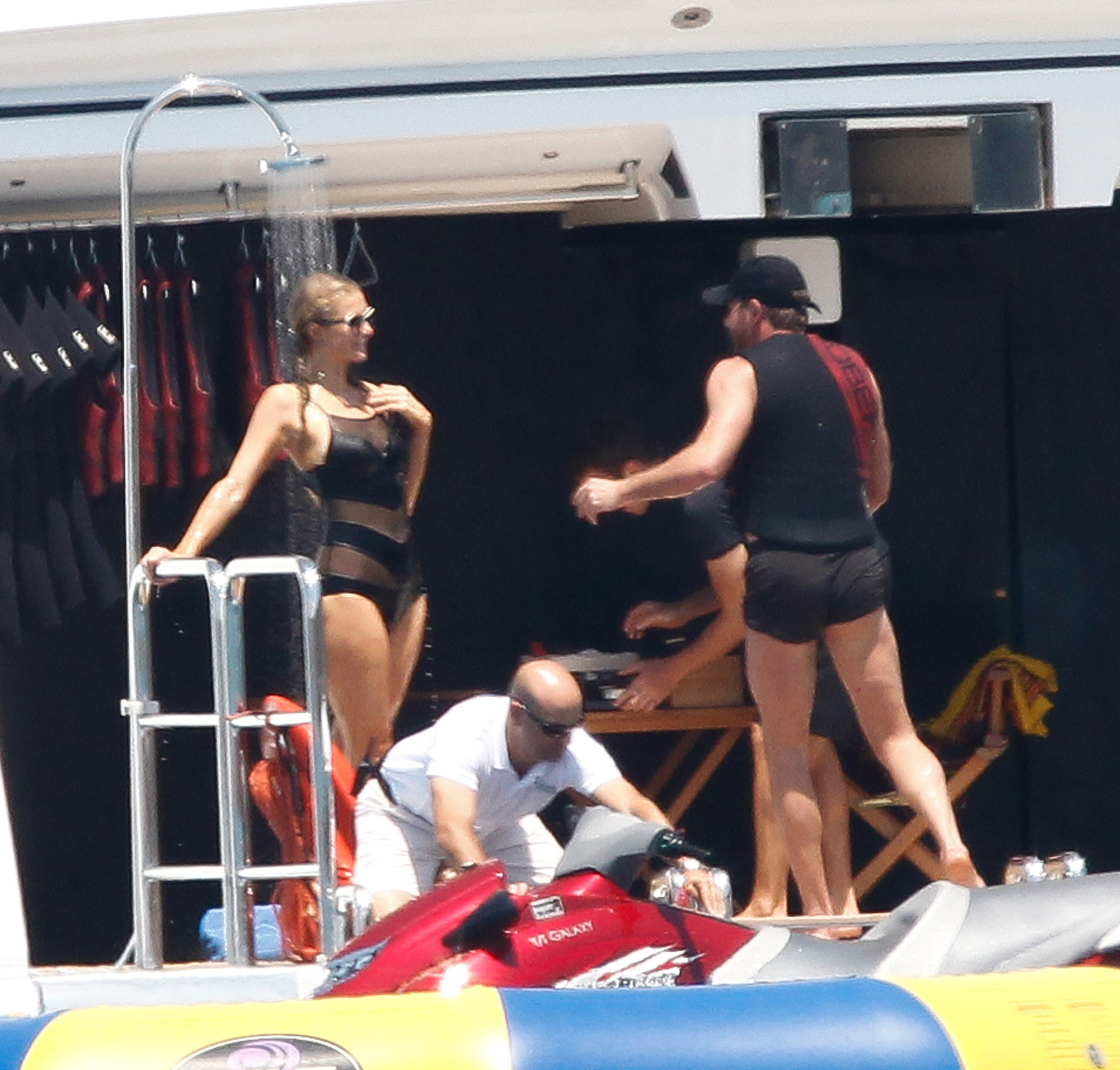 Paris Hilton és Thomas Gross az Ibiza melletti sziget, Formentera környékén hajózgat