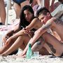 Juan Iturbe a barátnőjével a strandon
