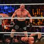 Brock Lesnar és The Undertaker nagyon kemény harcot vív egymással