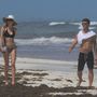 Paulina Slagter és Ryan Phillippe a strandon