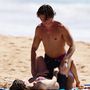 Tessa De Josselin és Matt Little a strandon