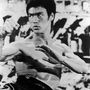 Egy 1965-ös fotó Bruce Lee egyik ikonikus mozdulatáról