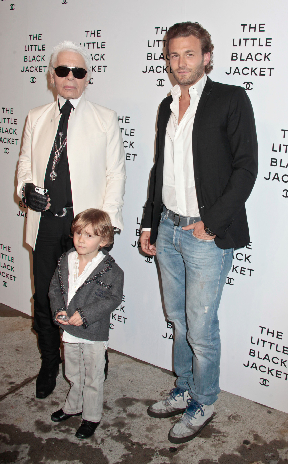 Brad Kroenig ezen a 2012-es, priceless-kategóriás képen a kisfiával és Karl Lagerfelddel látható.