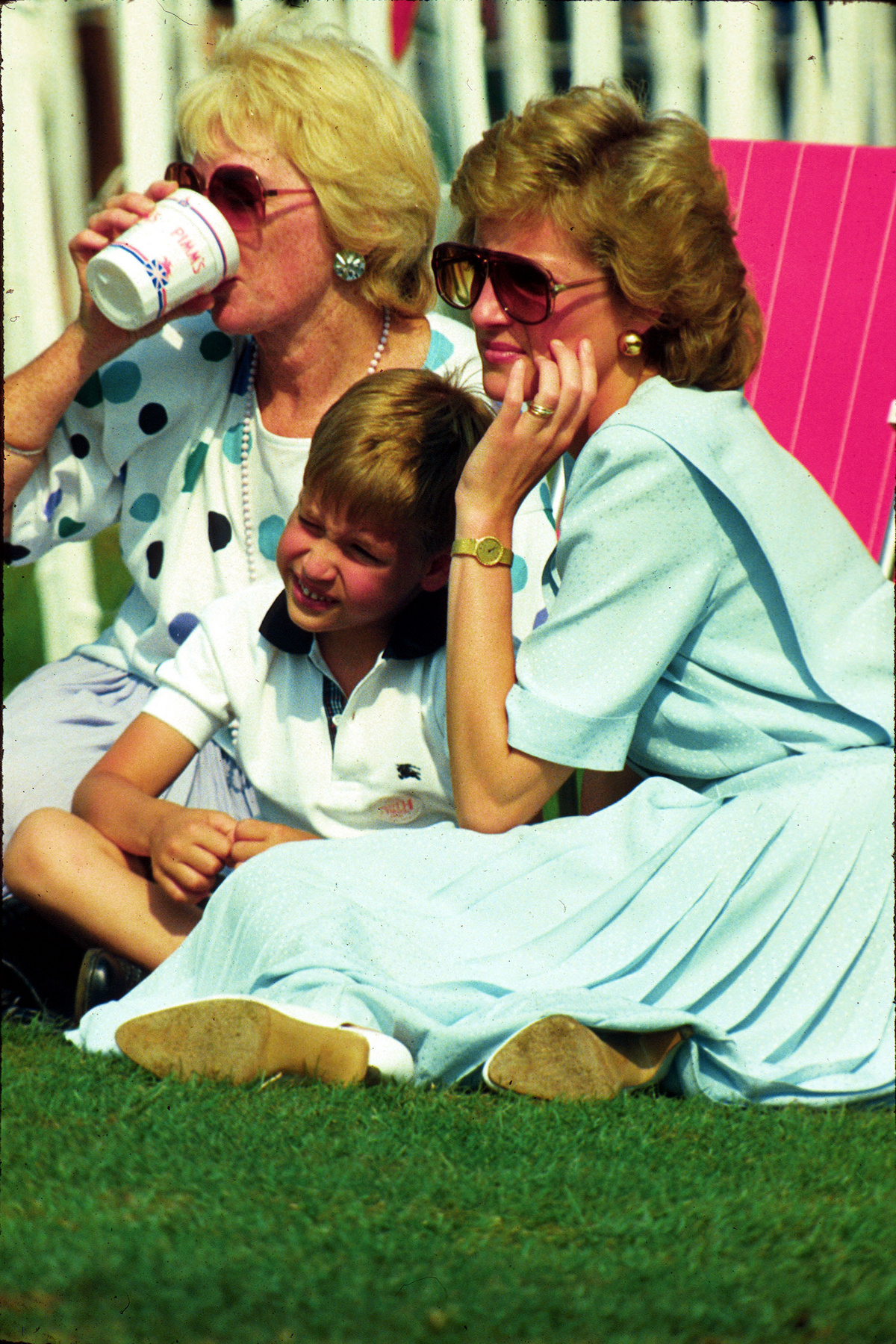 1989-ben a Windsor kastélyban. Vilmos herceg ül mellette.