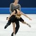 Az orosz jégtáncosok, Ekaterina Bobrova és Dimitri Soloviev féllábas szexpózt mutatott. Medencében ajánljuk kipróbálni.