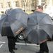 Keleti Györgyit a biztonsági átvizsgálás alatt esernyőkkel takarták el a testőrei, a fotósokat próbálják távol tartani az eseménytől -  jelentette a Velvet tudósítója a bíróság előteréből.
