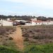 Messziről egy átlagos portugál falunak tűnik a romatábor.