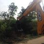 Egy munkagép szerda délután temette be az életveszélyes gödröt