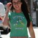 Hiába a szemüveg, a hasvillantós póló arra utal, hogy Megan Foxot nem nehéz elcsábítani