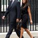 Aliveja és férje 2009-ben Gordon Brownékat is meglátogatta. AFirst Lady egyszerű fekete ruhában ment a Downing Streetre.