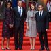 Obamáék és Sarkozyék együtt: a két First Lady- hasonló szabású, mégis eltérő stílusú kabát feszül a londoni G20-on.