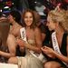 Jobbról: a 2011-es szerb Miss World, a tavalyi győztes, és az idei első udvarhölgy 