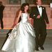 Wang korábbi esküvői kreációi közül erről került elő kép: 2001-ben Andie MacDowell az ő ruhájában esküdött.