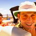 A Félelem és reszketés Las Vegasban című filmben nyilvánvalóan a hallucinogén drogok ruházati leképzése a hawaii ing. A szabadság nem csak a fizikai szabadság, hanem a képzelet szabadsága is. A hawaii inghez pedig passzol az aranyfog, a szipka és a kalap, legalábbis Johnny Deppnek jól áll.
