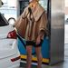 Katherine Heigl Los Angelesben a benzinkútnál kabátban