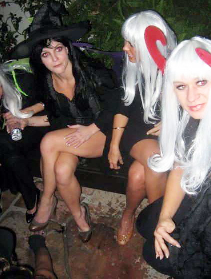 2010. Halloween - Carmen Electra szexi állatidomárként
