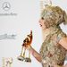 Lady Gaga a Bambi-díjkiosztó fotózásán, Bambi-díjjal, Alexander McQueenben
