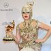 Lady Gaga a Bambi-díjkiosztó fotózásán, Bambi-díjjal, Alexander McQueenben 
