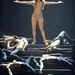 Jennifer Lopez testszínű overálja. Britney Spears viselt hasonlót a Toxic klipjében 2003-ban.