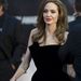 Jolie egyébként Atelier Versacében billegett