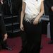 Sandra Bullock stylistja belenyúlt a tutiba: fekete és fehér ruha, mély hátkivágással.