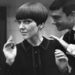 1964, Mary Quant divattervező. Sassoon épp befejezi a munkát