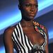 Szenegálban villant mellprofilt az amerikai-szenegáli tervező, Dior Lo modellje.