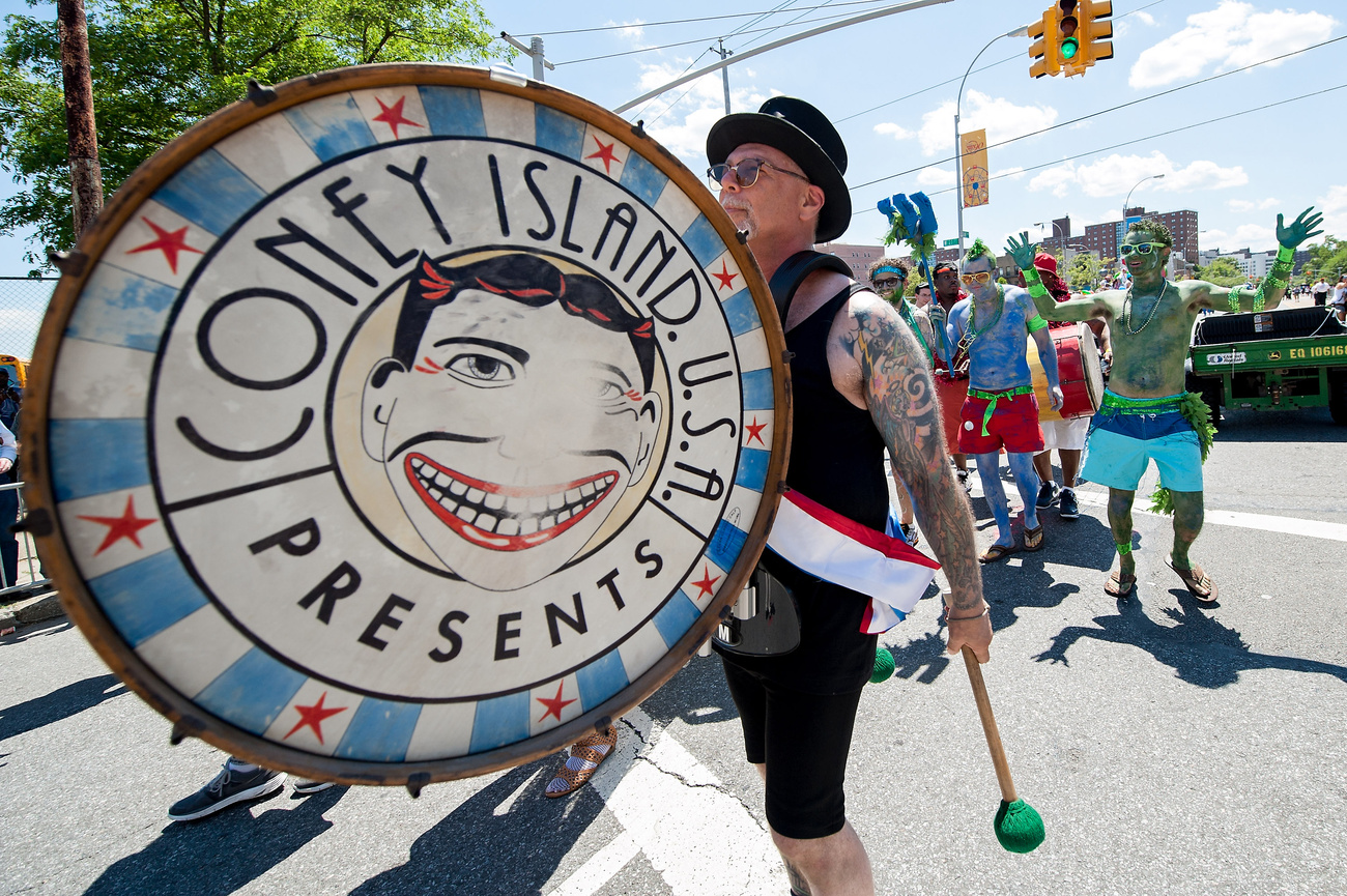 Coney Island sellőparádéja - sombreróval