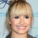 Demi Lovato frufruval kombinálja a fejtetőkontyot