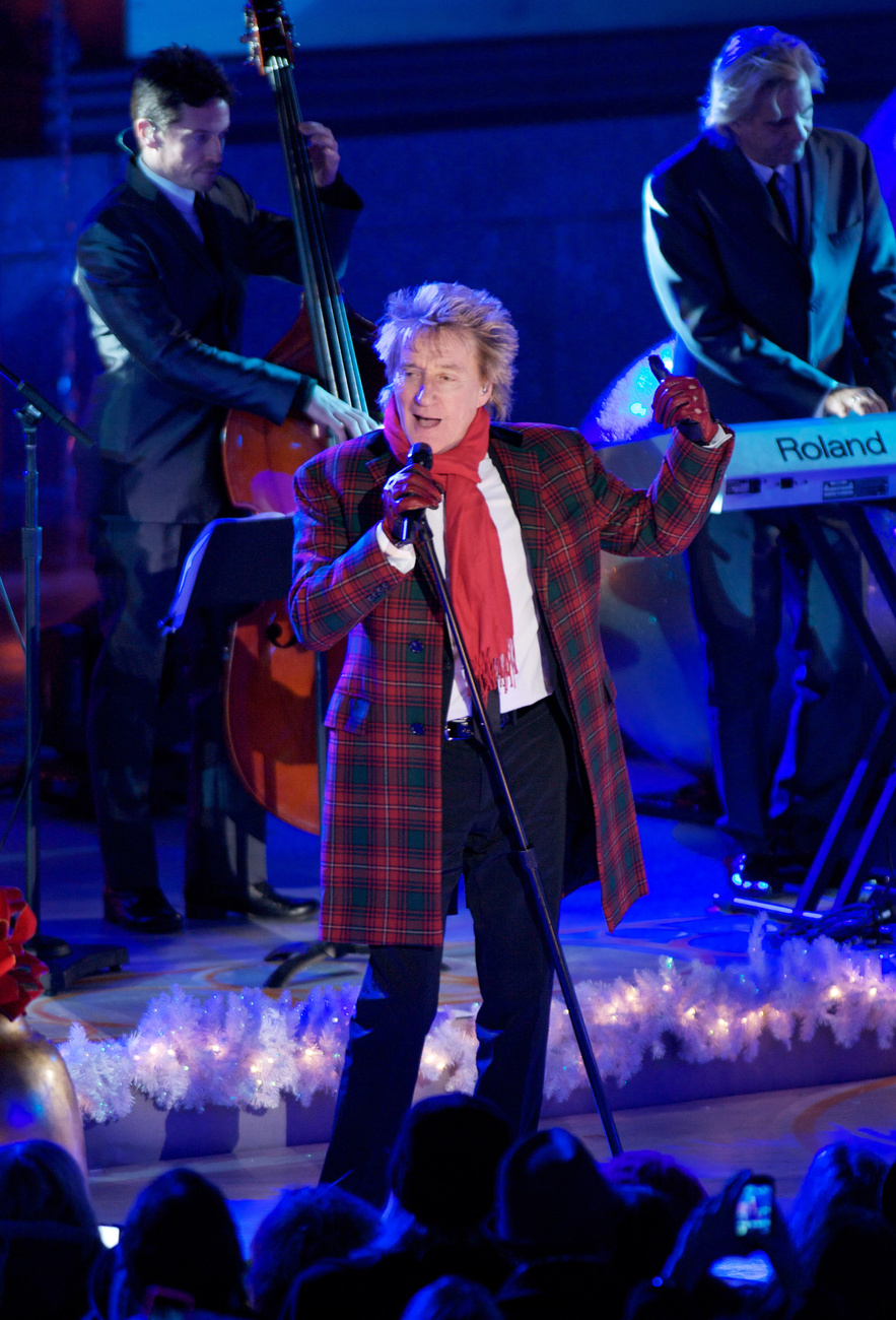 Cee Lo Green fellép New Yorkban a Rockefeller Center karácsonyi fényeinek felkapcsolásakor