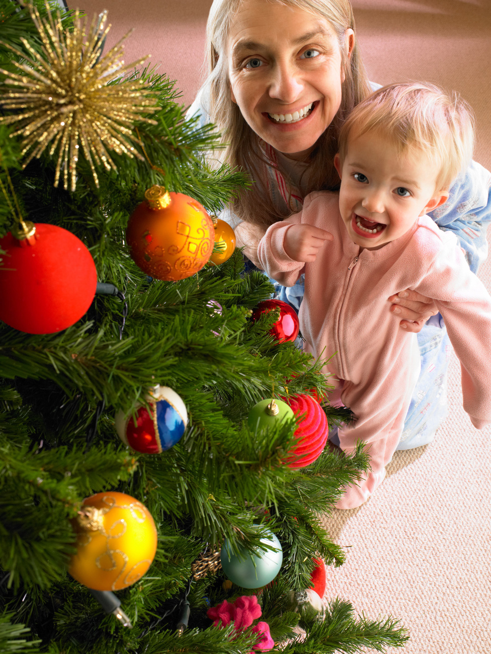 És még egy tipp: amennyiben meghitt hangulatú, családi karácsonyi képeket szeretne készíteni, akkor fotózzon, amikor szerettei otthon vannak.
