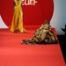 2011., Cannes, megint egy jótékony Fashion for Relief divatbemutató, ezúttal a Cannes-i filmfesztivál részeként