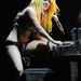 Lady Gaga 2010-es turnéjának egyik leglátványosabb jelenete a kigyulladó zongorával