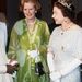 Vagy például szintén 1979-ben, amikor Zambiában járt II. Erzsébettel, megmutatta, hogy nem mindig van állig begombolva. Ja, és gyöngyök!