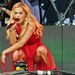 Rita Ora még mindig a színpadon van, bár a pózból nem ez következne