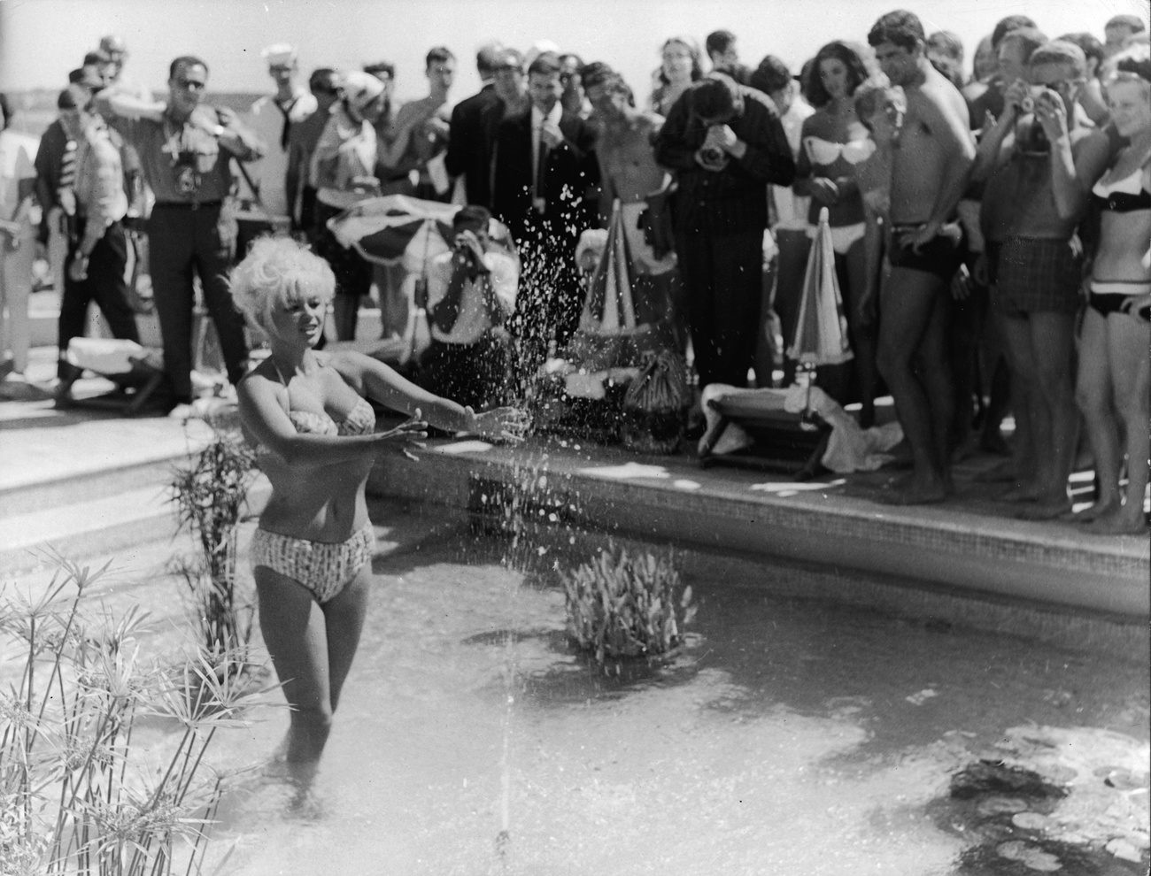 Ursula Andress, 1975