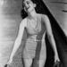 Olivia de Havilland szintén színésznő, és nagyon élvezi a bulit, a kép kábé az 1930-as években készült