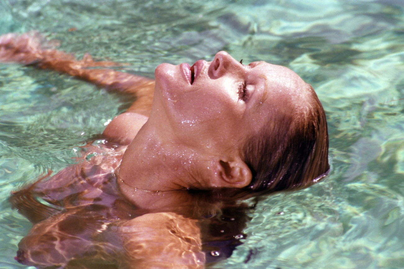 Ursula Andress, 1975