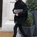 Celine Dion Párizsban integet a rajongóknak