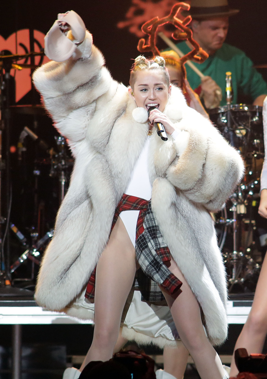 Miley Cyrus karácsonyi fellépése a floridai Sunrise-ban