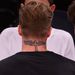 David Beckhamnek egyébként a tarkóján is van tetoválás – mint kb. a testén mindenhol