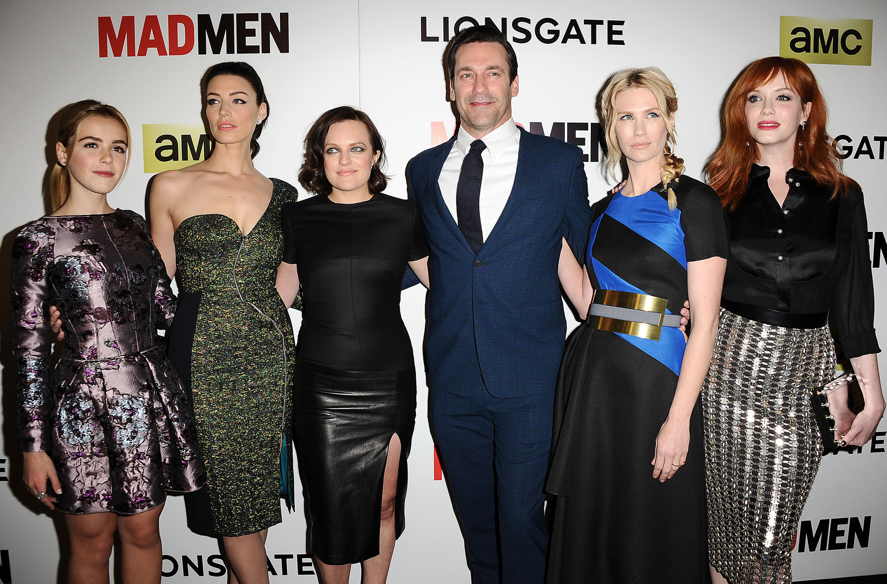 A Mad Men hetedik évadjának hat főszereplője: Kiernan Shipka, Jessica Paré, Elisabeth Moss, Jon Hamm, January Jones és Christina Hendricks. Közülük csak Jessica Paré érkezett menet közben, a többiek mind kezdettől fogva szerepeltek a sorozatban