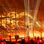 Conchita Wurst az Eurovíziós Dalfesztivál színpadán énekel