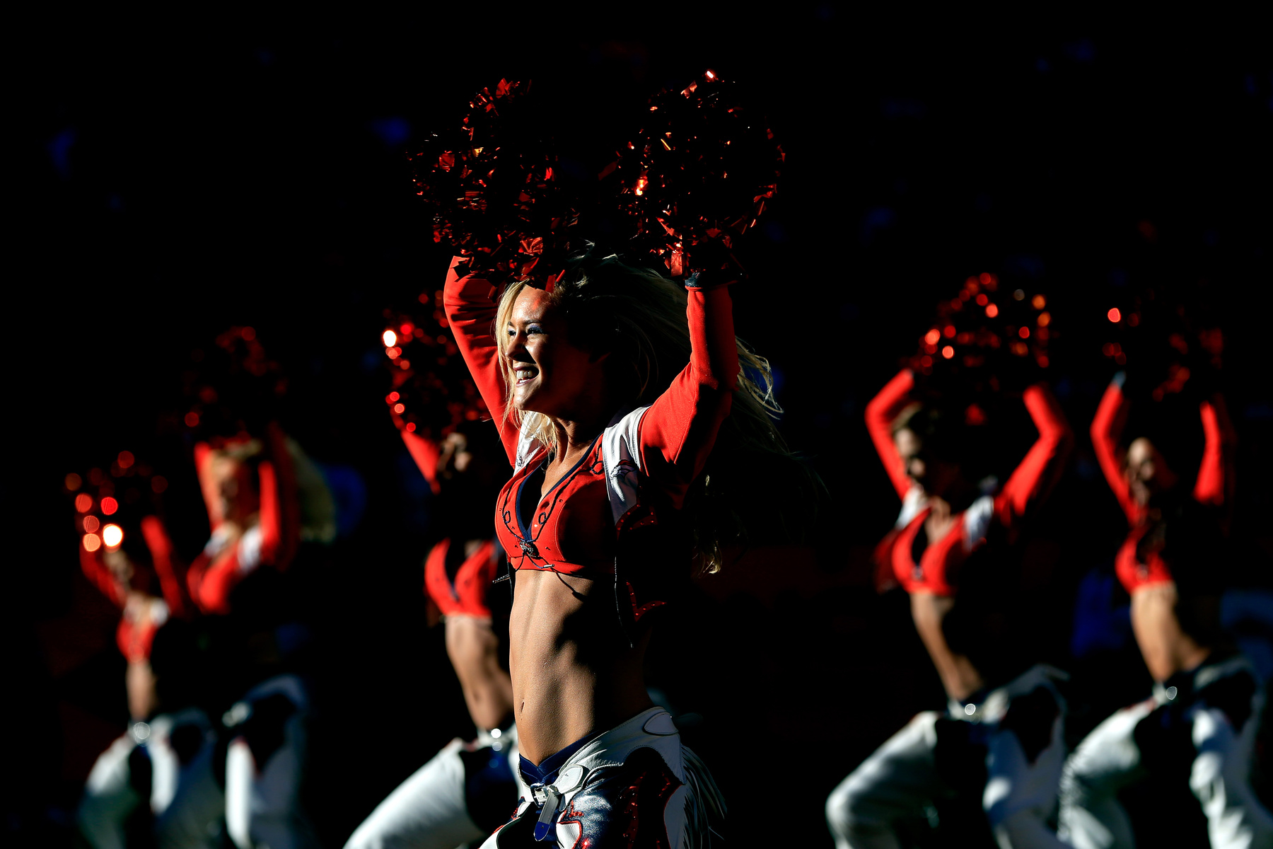 A Seattle Seahawks cheerleadere ünnepli, hogy csapata megnyerte a 2014.es Super Bowlt.