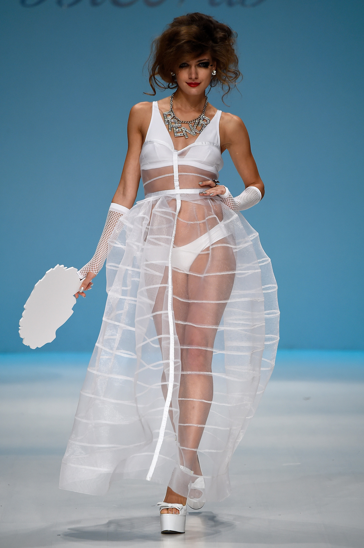 Betsey Johnson 2015-ös tavasz-nyári divatbemutatója Pre Nup címmel a New York-i divathéten