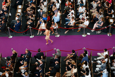 Itt vannak mindannyian, plusz még két teniszezőnő. Balról jobbra: a dám Caroline Wozniacki, Agnieszka Radwanska, Petra Kvitová, Serena Williams, Marija Sarapova, a szerb Ana Ivanovic, Eugenie Bouchard és Simona Halep